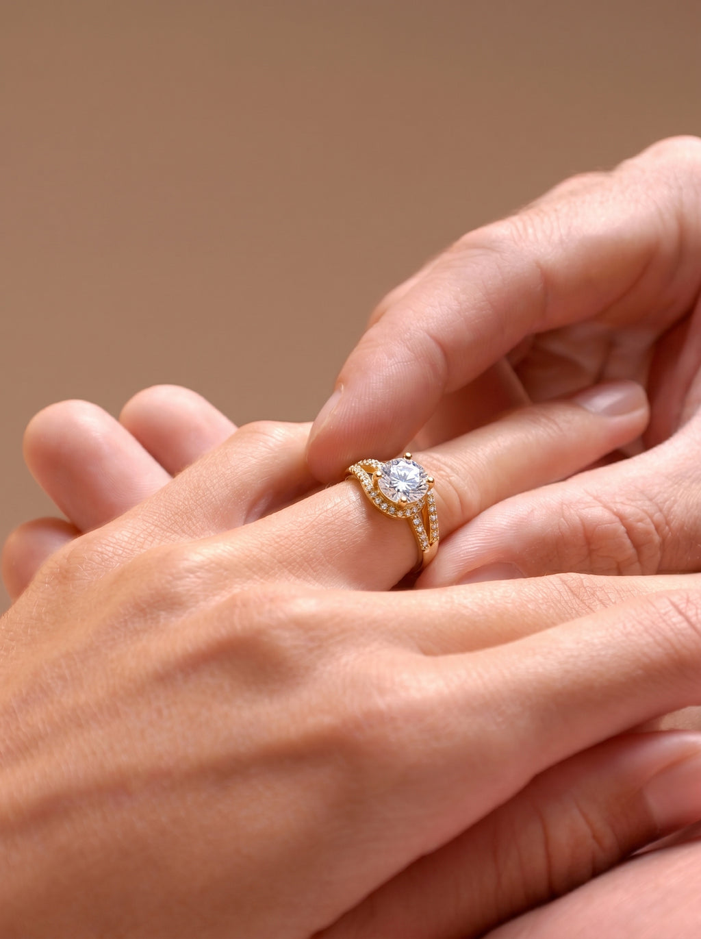 Anillo De Compromiso V21  Oro 18K