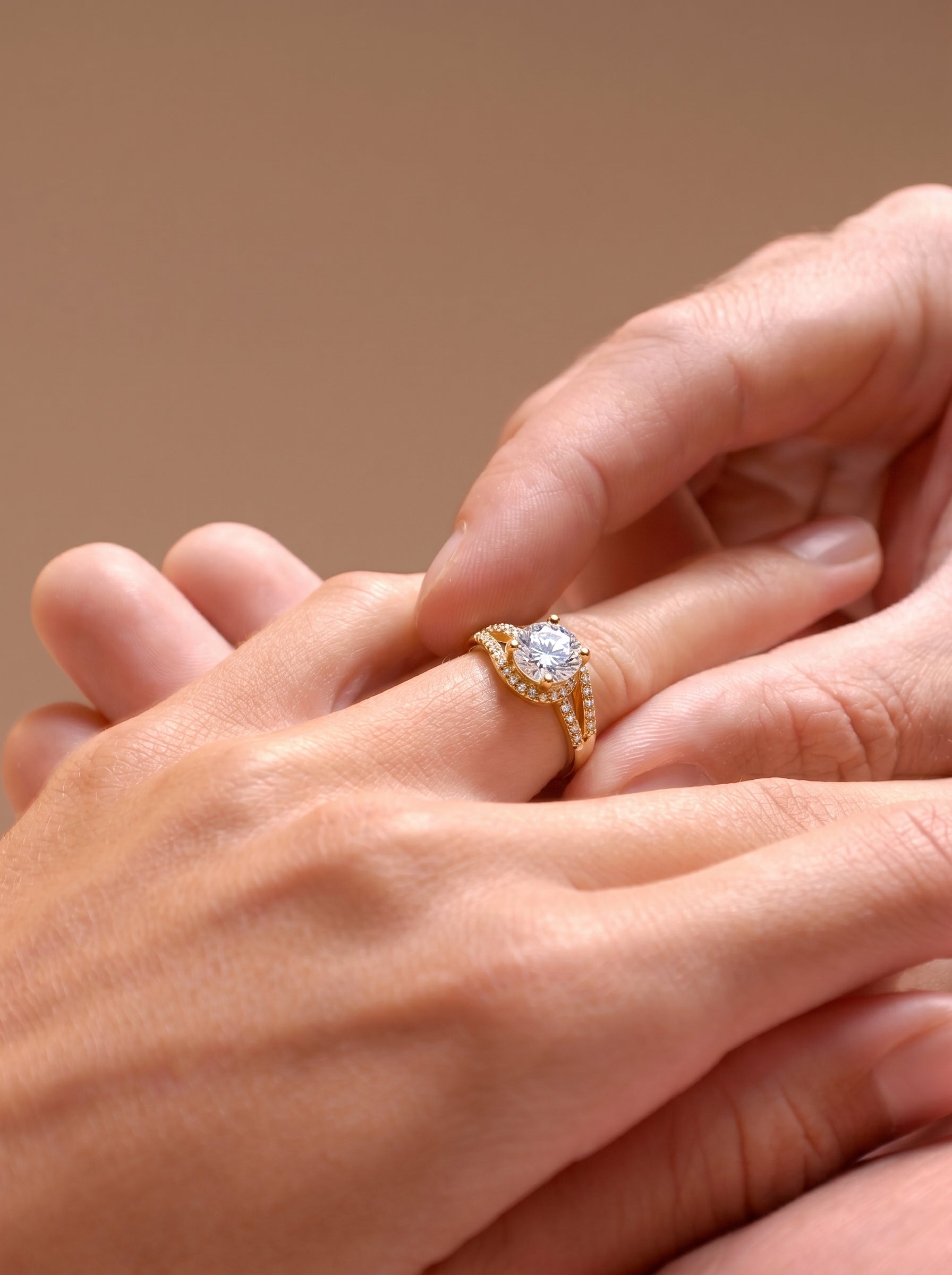 Anillo De Compromiso V21  Oro 18K