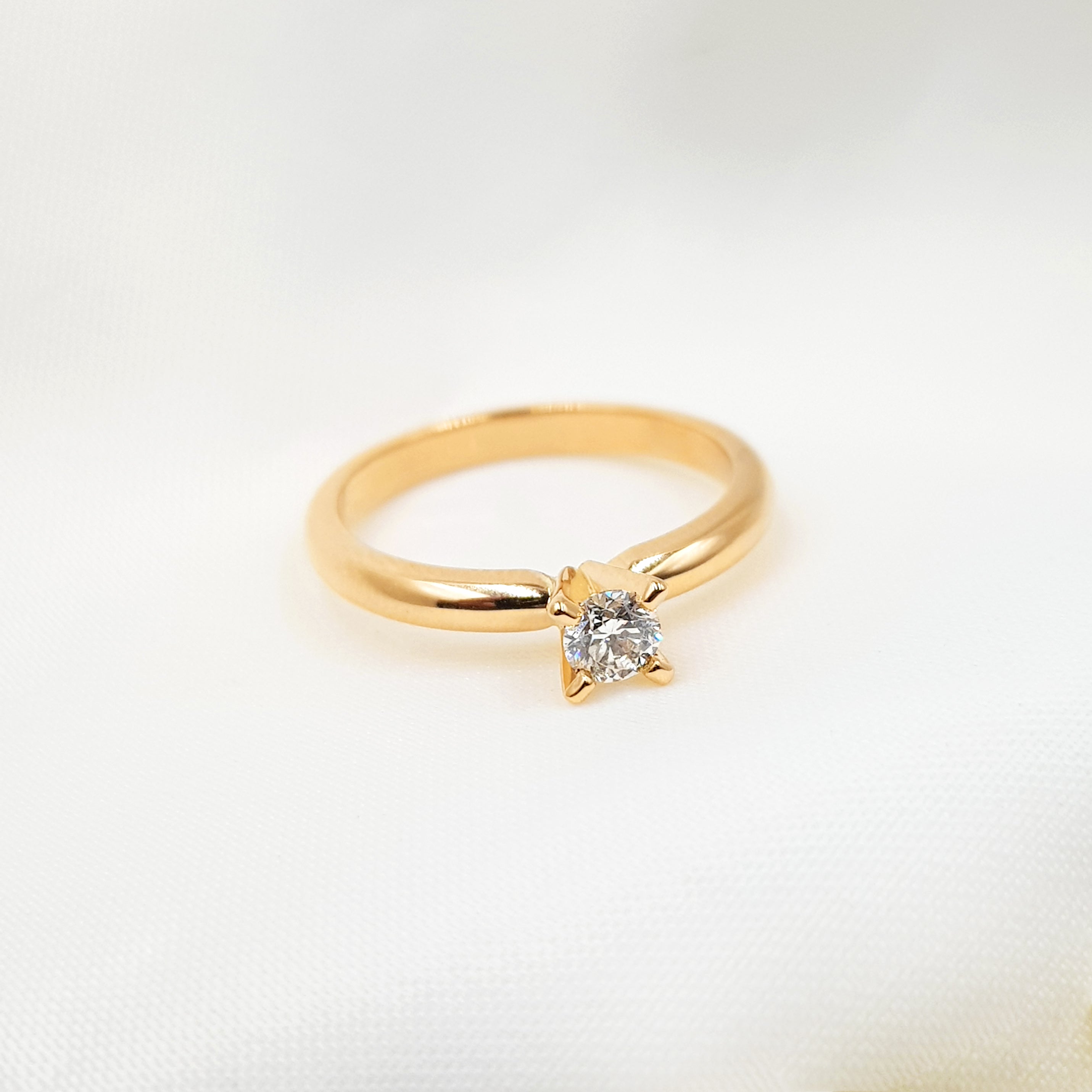 Anillo De Compromiso V26- Oro 18K
