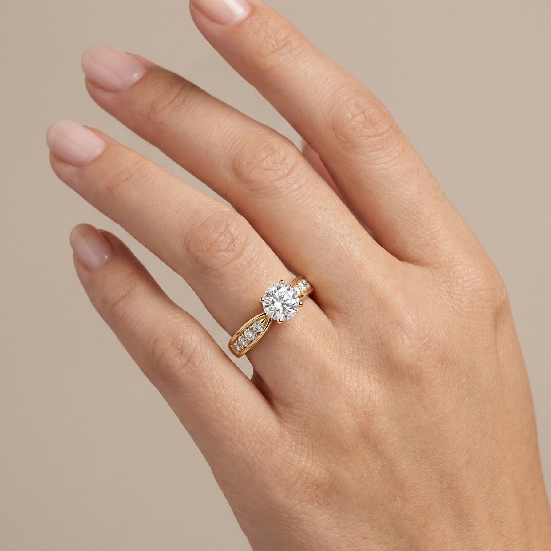 Anillo De Compromiso V33 – Oro 18K